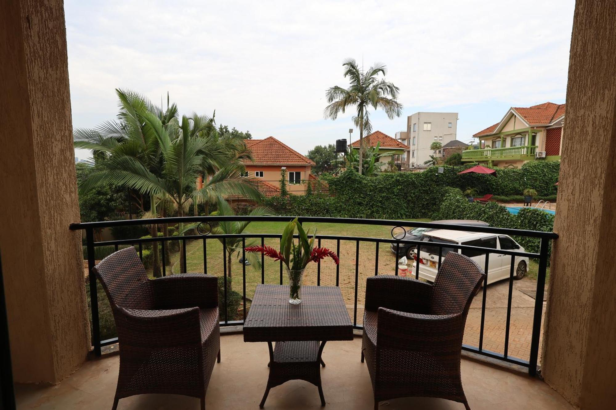 Bon Bini Residence Kampala Bagian luar foto