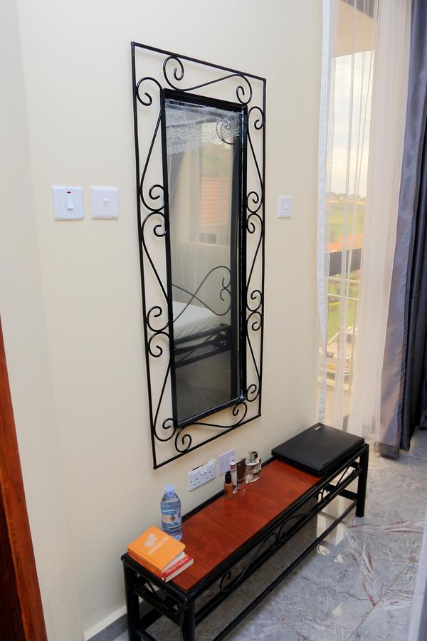 Bon Bini Residence Kampala Bagian luar foto