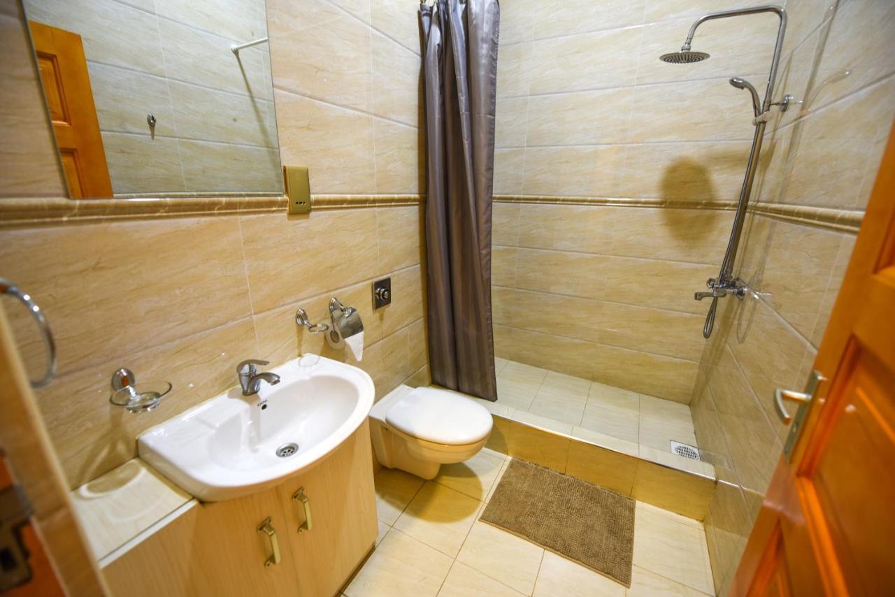 Bon Bini Residence Kampala Bagian luar foto